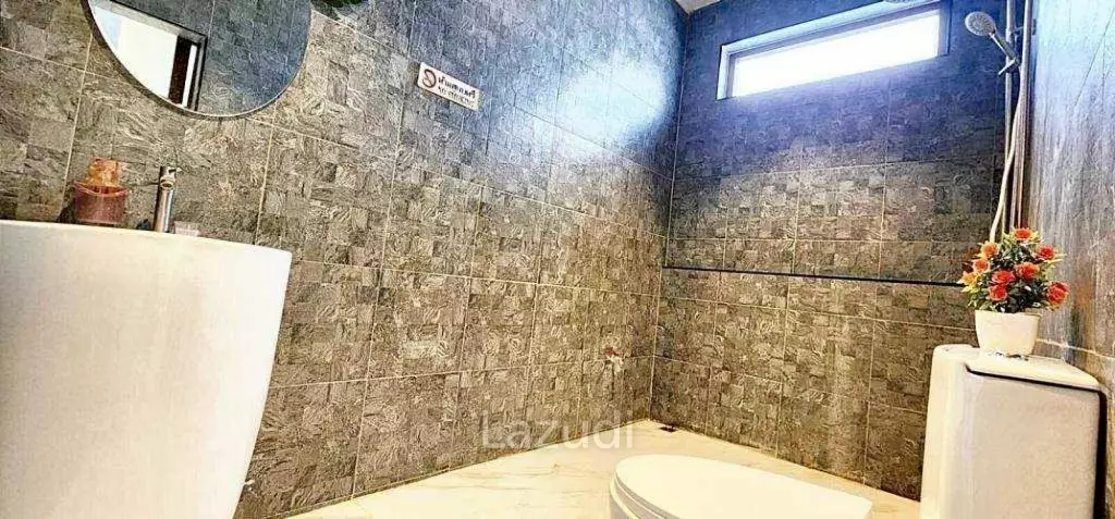 Luxury Pool Villa on Massive Land Plot in Mabprachan