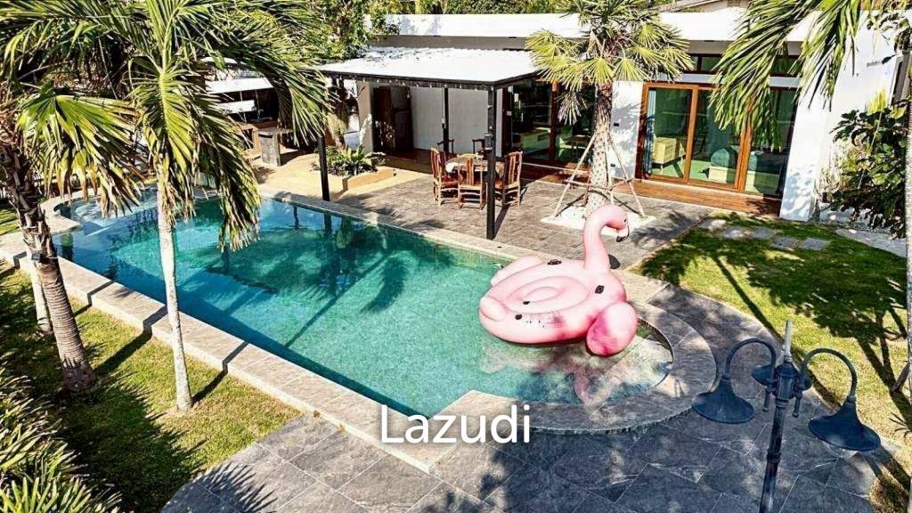 Luxury Pool Villa on Massive Land Plot in Mabprachan