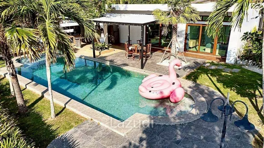 Luxury Pool Villa on Massive Land Plot in Mabprachan
