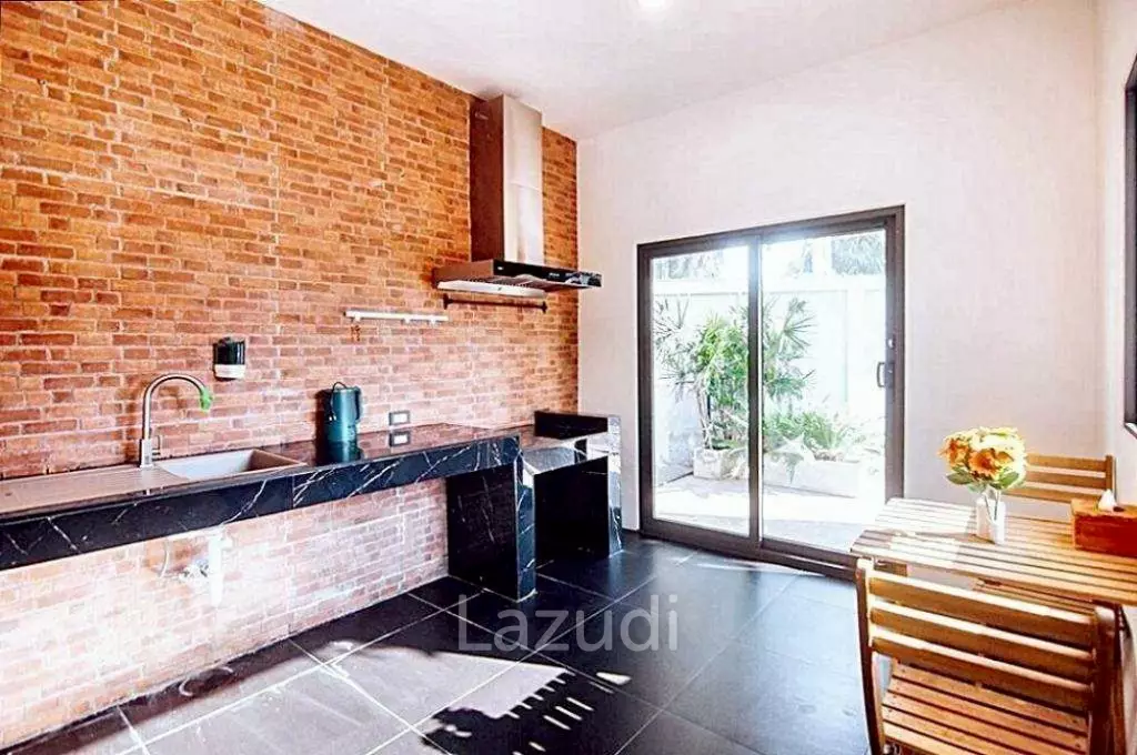 Luxury Pool Villa on Massive Land Plot in Mabprachan