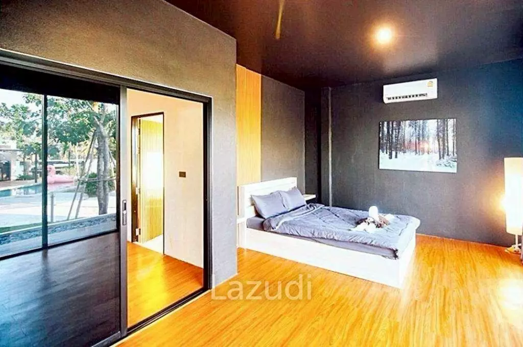 Luxury Pool Villa on Massive Land Plot in Mabprachan