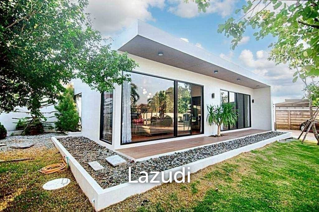 Luxury Pool Villa on Massive Land Plot in Mabprachan