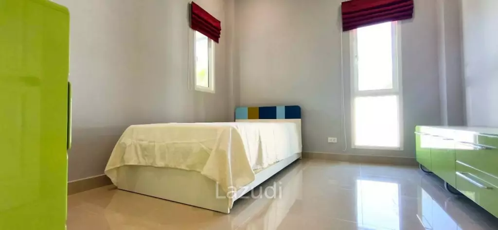 4 Bedroom 3 Bathroom 215 SQ.M. Ban Panalee