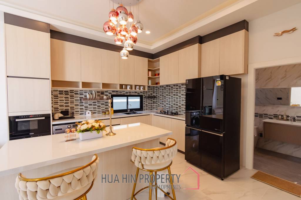 Modern 200 sqm pool villa in Hin Lek Fai Hua Hin