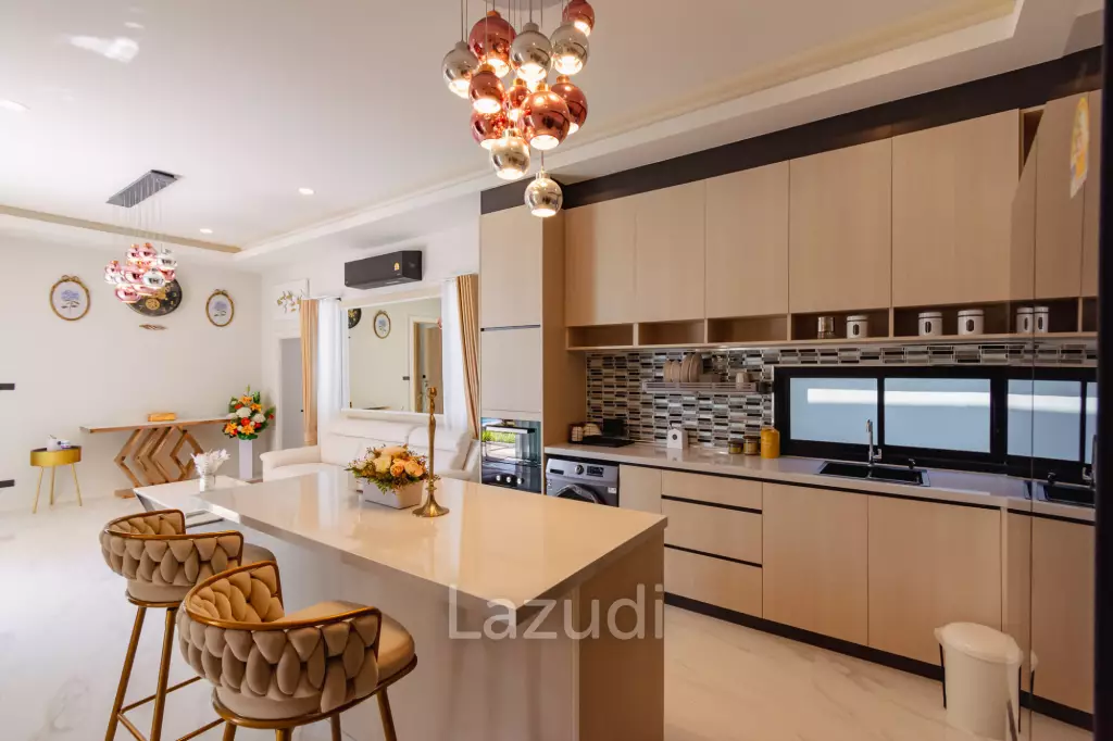 Modern 200 sqm pool villa in Hin Lek Fai Hua Hin