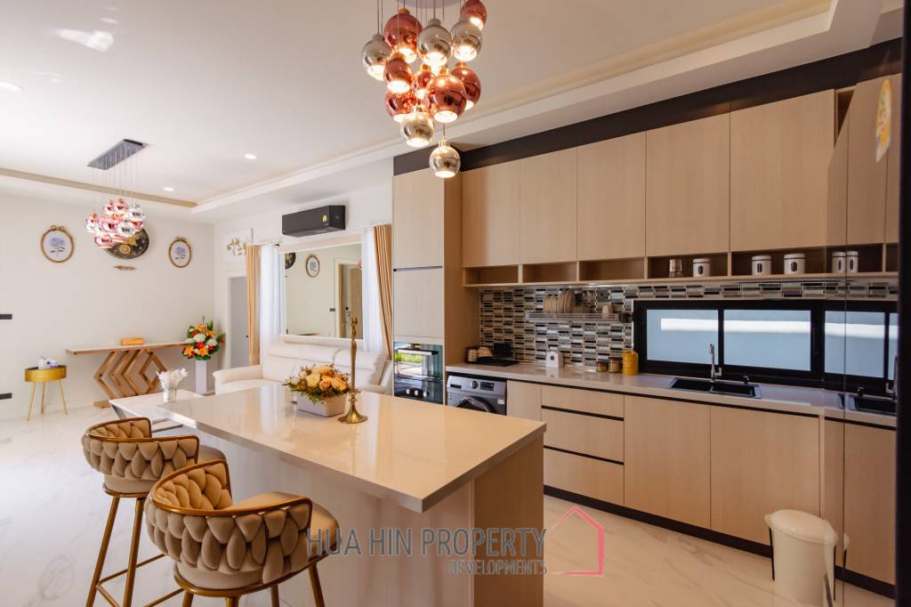 Modern 200 sqm pool villa in Hin Lek Fai Hua Hin