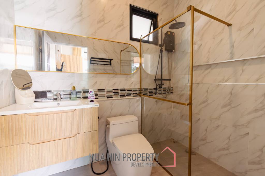 Modern 200 sqm pool villa in Hin Lek Fai Hua Hin