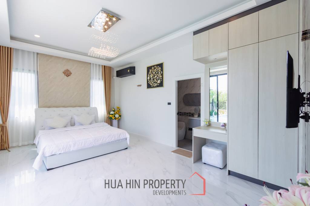 Modern 200 sqm pool villa in Hin Lek Fai Hua Hin
