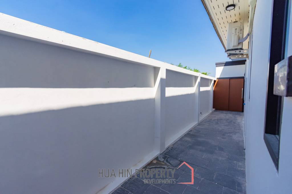 Modern 200 sqm pool villa in Hin Lek Fai Hua Hin