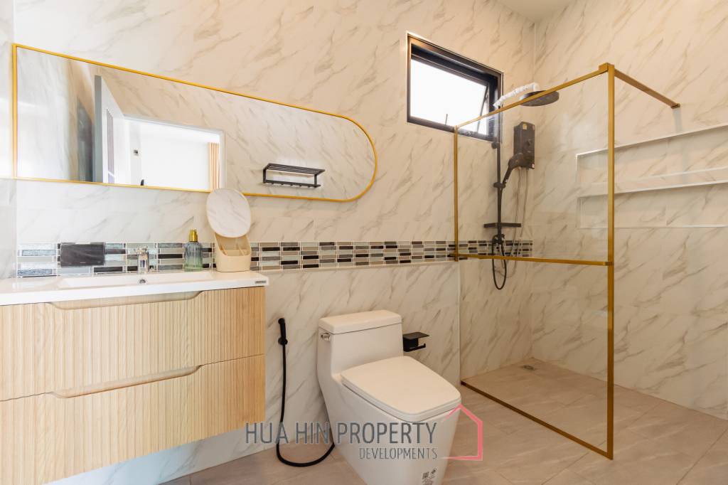 Modern 200 sqm pool villa in Hin Lek Fai Hua Hin