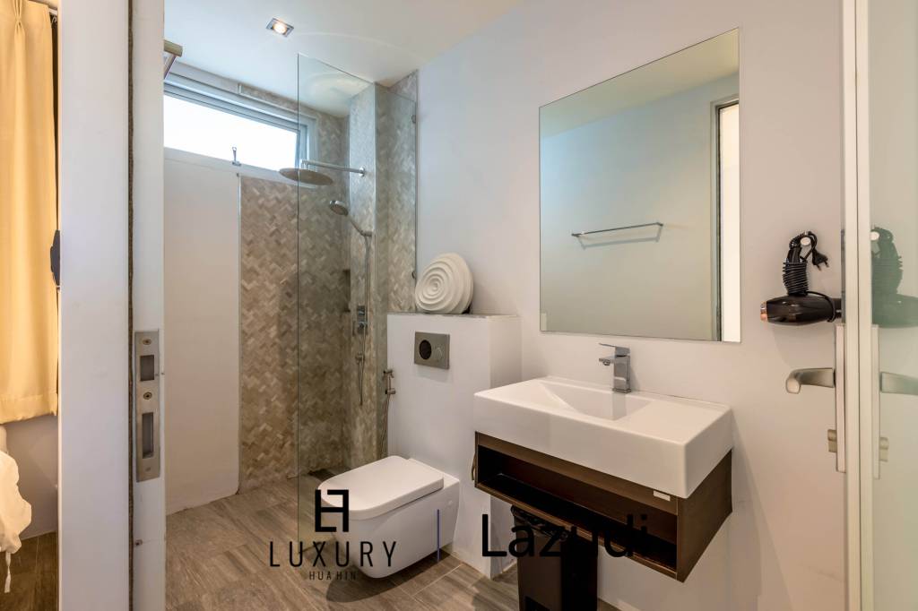 1,796 metro cuadrado 7 ` 7 Baño Villa de Venta