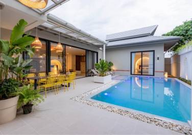 Modern Tropical Resort-Style 4-Bedroom Pool Villa for Rent in Rawai