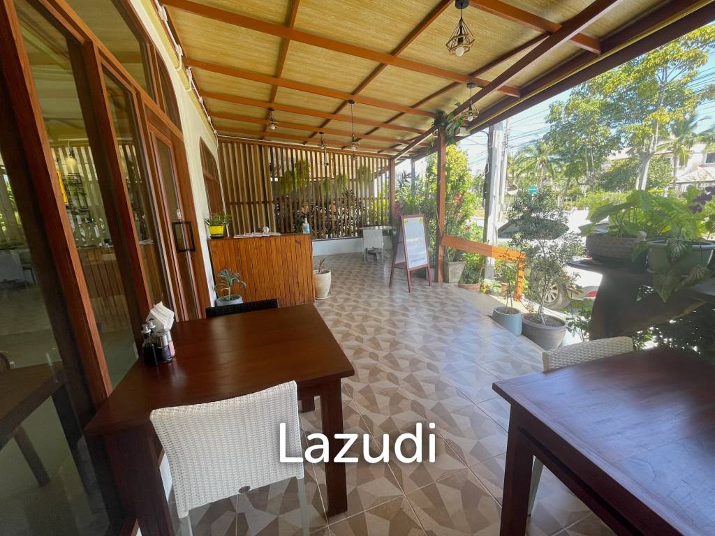 Restaurant / 30 seats / 9 tables