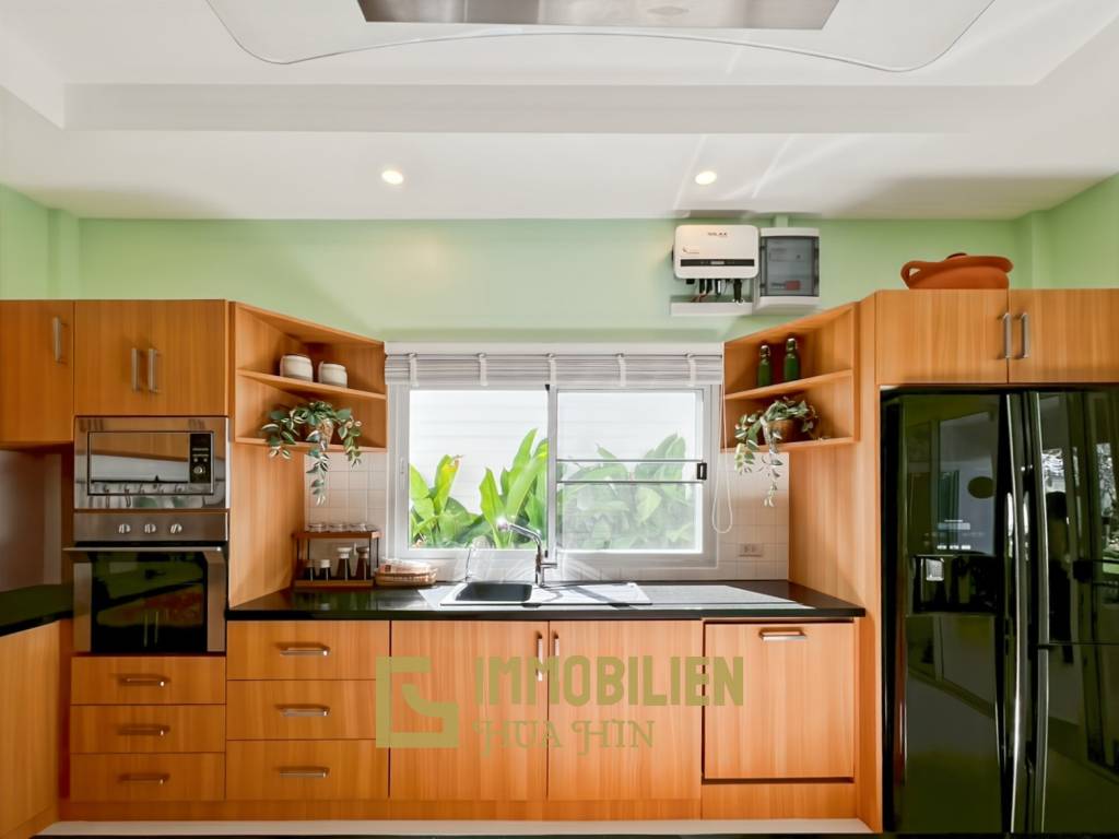 5-kW-Solaranlage / voll möbliert / 5 m x 10 m Überlauf Pool