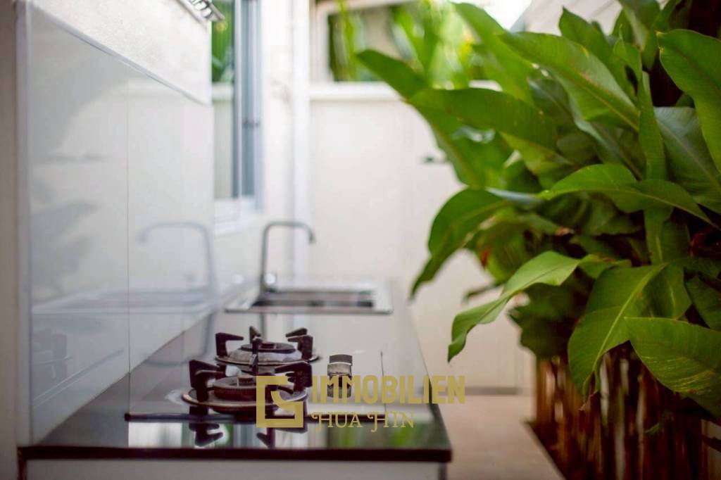 5-kW-Solaranlage / voll möbliert / 5 m x 10 m Überlauf Pool