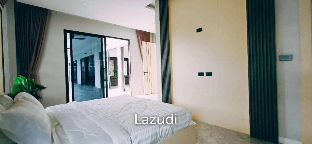 Newly Built Luxury Minimalist Pool Villa in Pattaya