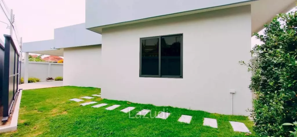 Newly Built Luxury Minimalist Pool Villa in Pattaya
