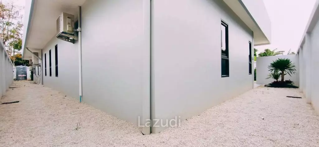 Newly Built Luxury Minimalist Pool Villa in Pattaya