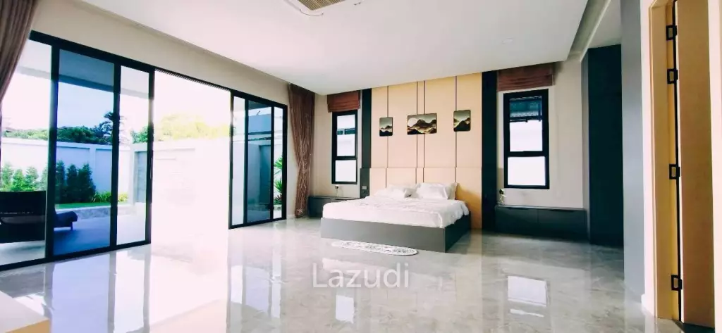 Newly Built Luxury Minimalist Pool Villa in Pattaya