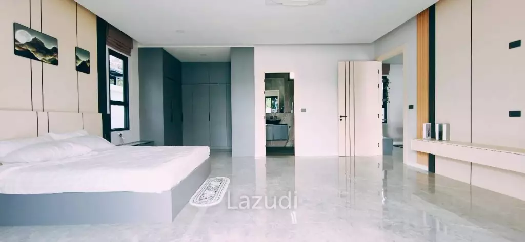 Newly Built Luxury Minimalist Pool Villa in Pattaya