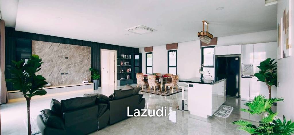 Newly Built Luxury Minimalist Pool Villa in Pattaya