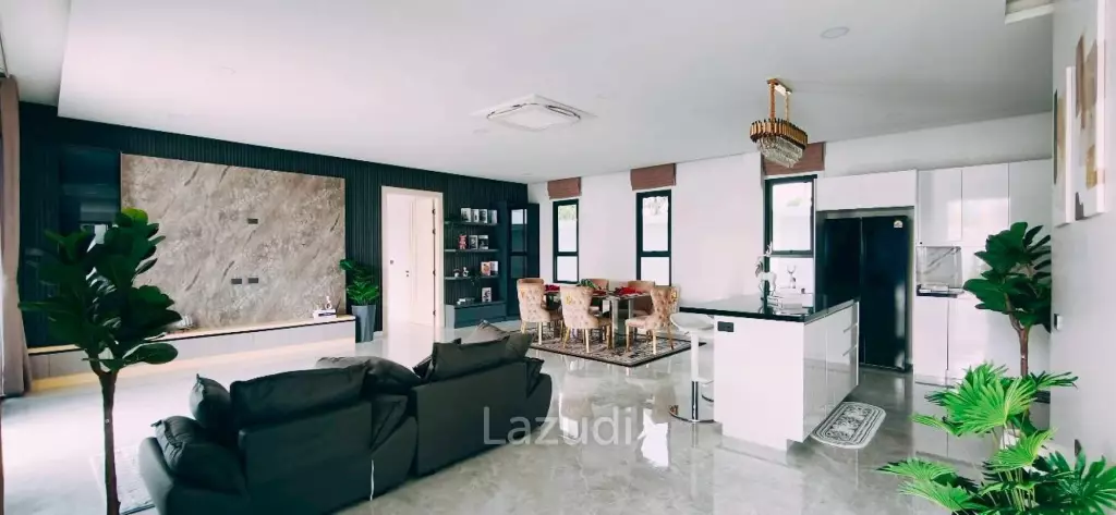 Newly Built Luxury Minimalist Pool Villa in Pattaya