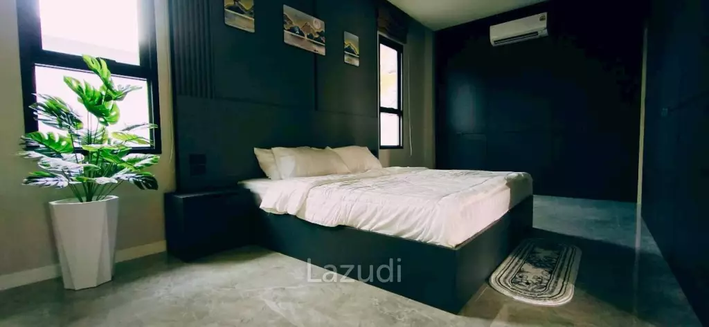 Newly Built Luxury Minimalist Pool Villa in Pattaya
