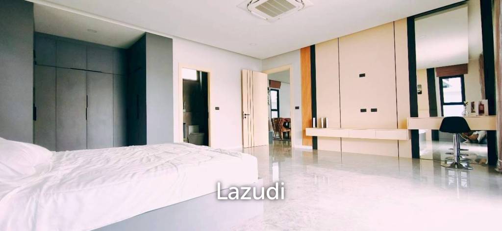 Newly Built Luxury Minimalist Pool Villa in Pattaya