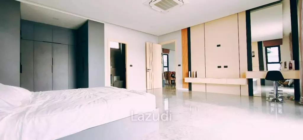 Newly Built Luxury Minimalist Pool Villa in Pattaya