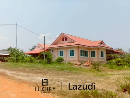 Maison individuelle / terrain de 5000 m² / plusieurs bâtiments