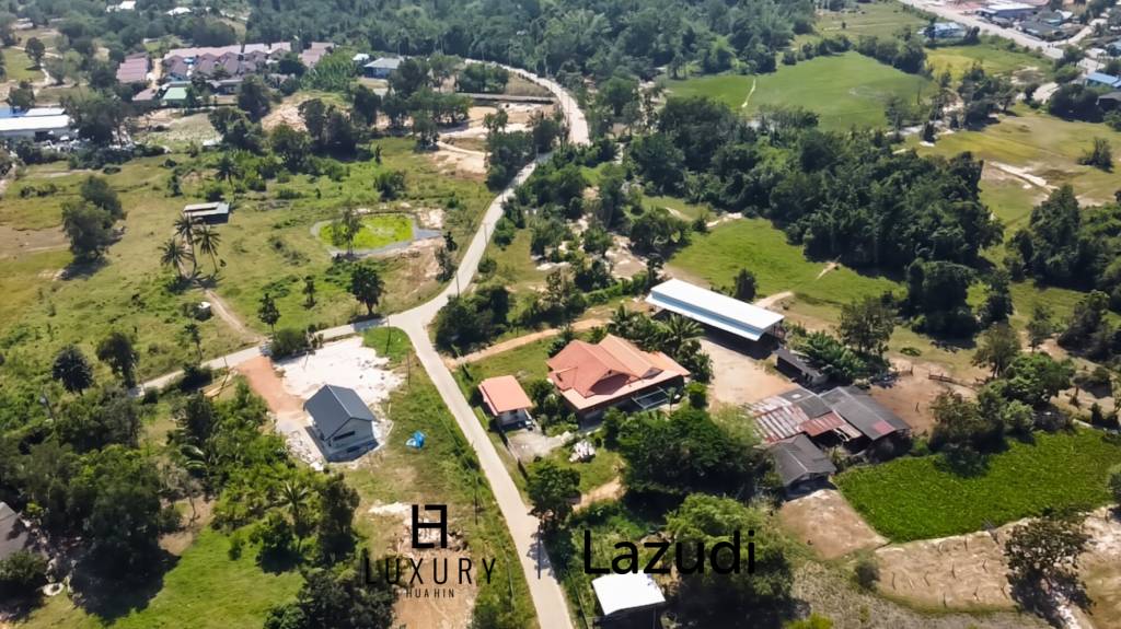 Maison individuelle / terrain de 5000 m² / plusieurs bâtiments