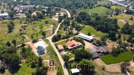 Maison individuelle / terrain de 5000 m² / plusieurs bâtiments