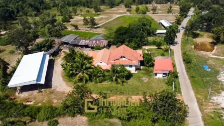 frei stehend / 5000 qm Grundstück / mehrere Gebäude