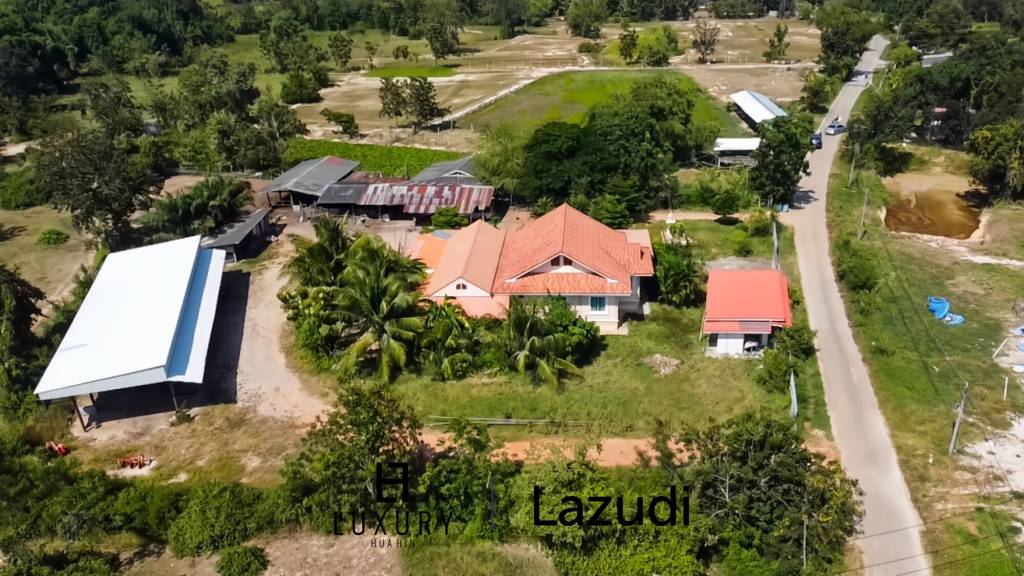 Maison individuelle / terrain de 5000 m² / plusieurs bâtiments