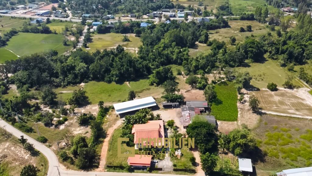 frei stehend / 5000 qm Grundstück / mehrere Gebäude