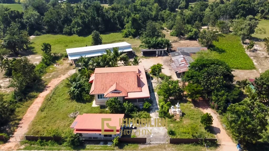 frei stehend / 5000 qm Grundstück / mehrere Gebäude