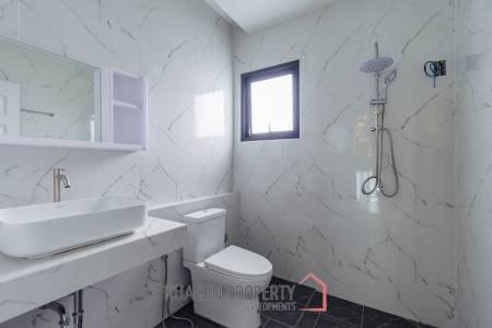 New Modern 188 sqm 3-Bed Villa in Happy Home Hua Hin, Thap Tai