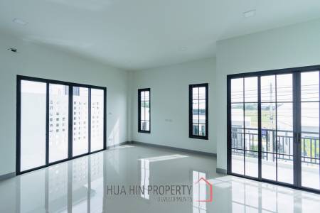 New Modern 188 sqm 3-Bed Villa in Happy Home Hua Hin, Thap Tai