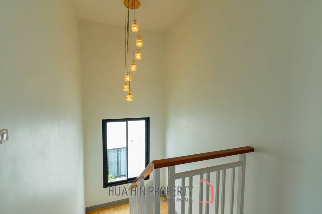 New Modern 188 sqm 3-Bed Villa in Happy Home Hua Hin, Thap Tai