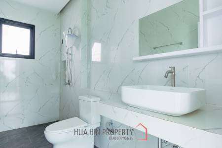 New Modern 188 sqm 3-Bed Villa in Happy Home Hua Hin, Thap Tai