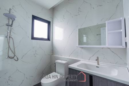 New Modern 188 sqm 3-Bed Villa in Happy Home Hua Hin, Thap Tai