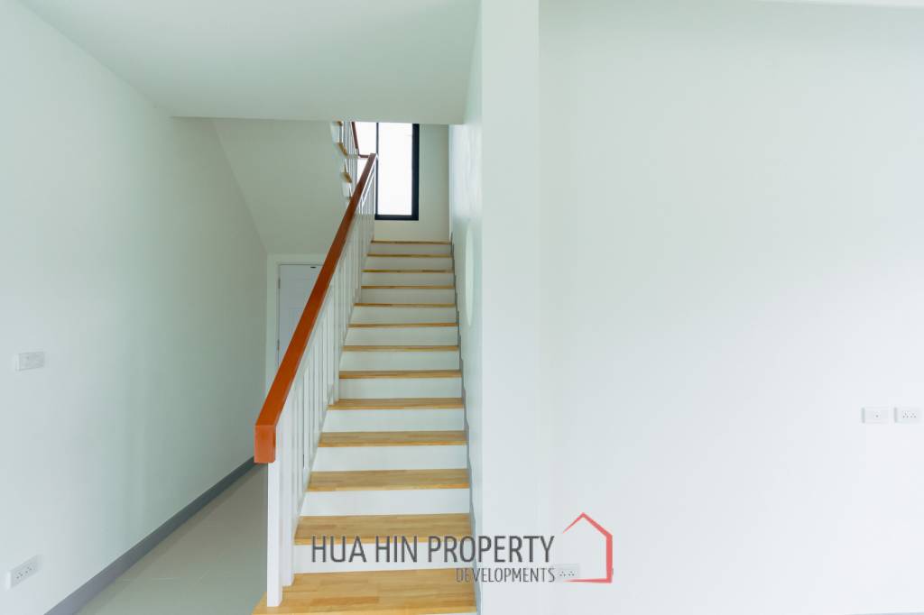 New Modern 188 sqm 3-Bed Villa in Happy Home Hua Hin, Thap Tai
