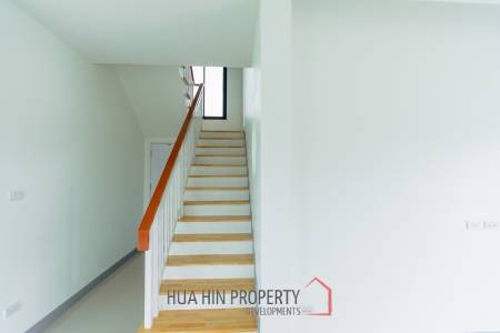 New Modern 188 sqm 3-Bed Villa in Happy Home Hua Hin, Thap Tai