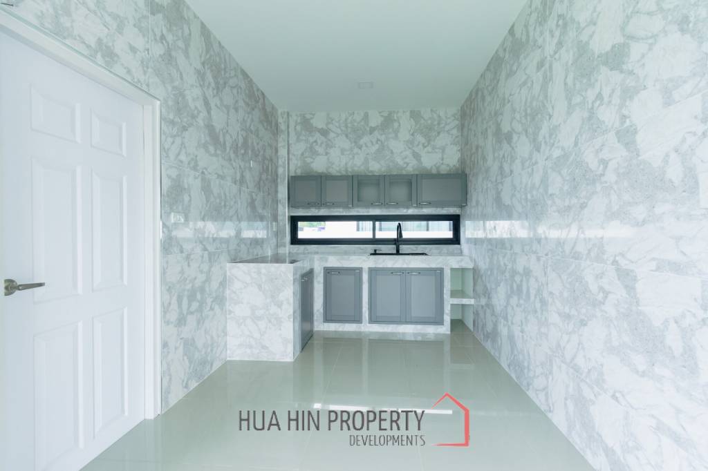 New Modern 188 sqm 3-Bed Villa in Happy Home Hua Hin, Thap Tai