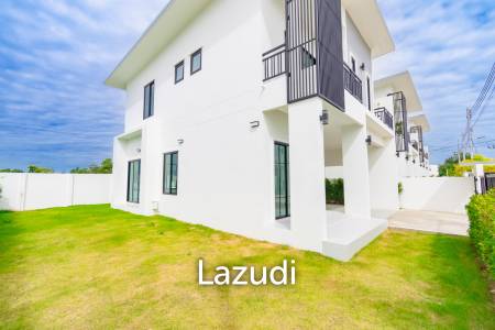 New Modern 188 sqm 3-Bed Villa in Happy Home Hua Hin, Thap Tai