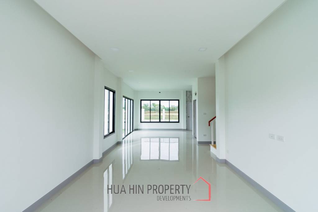 New Modern 188 sqm 3-Bed Villa in Happy Home Hua Hin, Thap Tai
