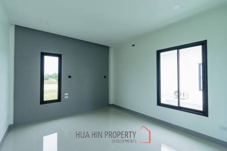 New Modern 188 sqm 3-Bed Villa in Happy Home Hua Hin, Thap Tai
