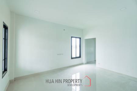 Modern 220 sqm Villa with Garden in Thap Tai Hua Hin