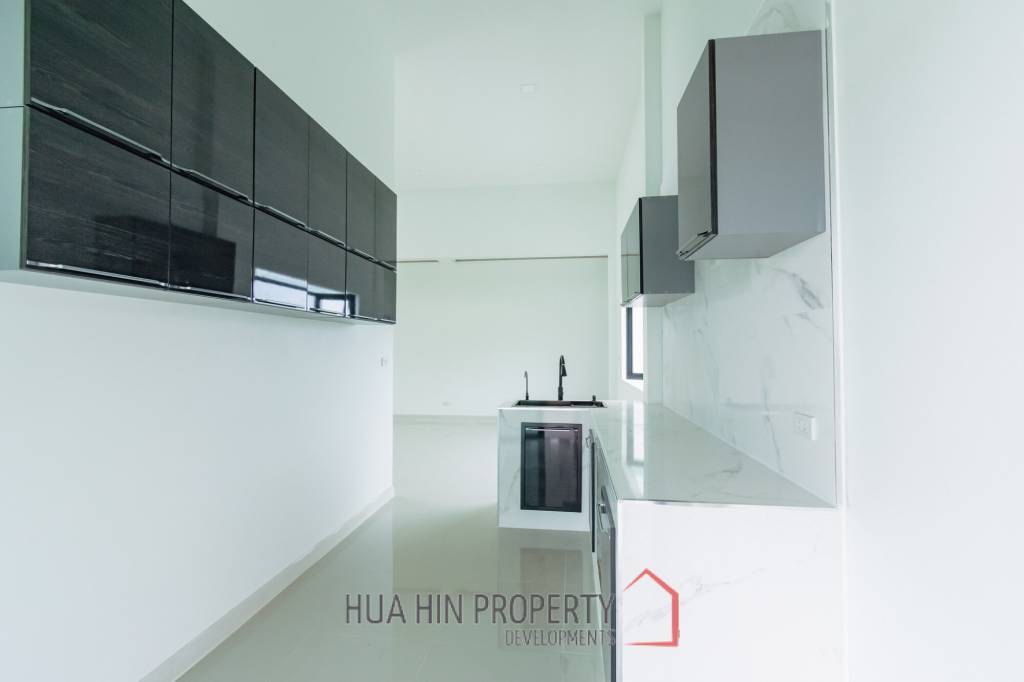 Modern 220 sqm Villa with Garden in Thap Tai Hua Hin
