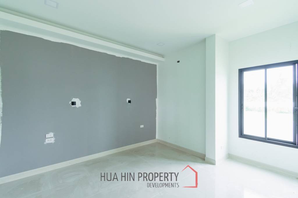 Modern 220 sqm Villa with Garden in Thap Tai Hua Hin